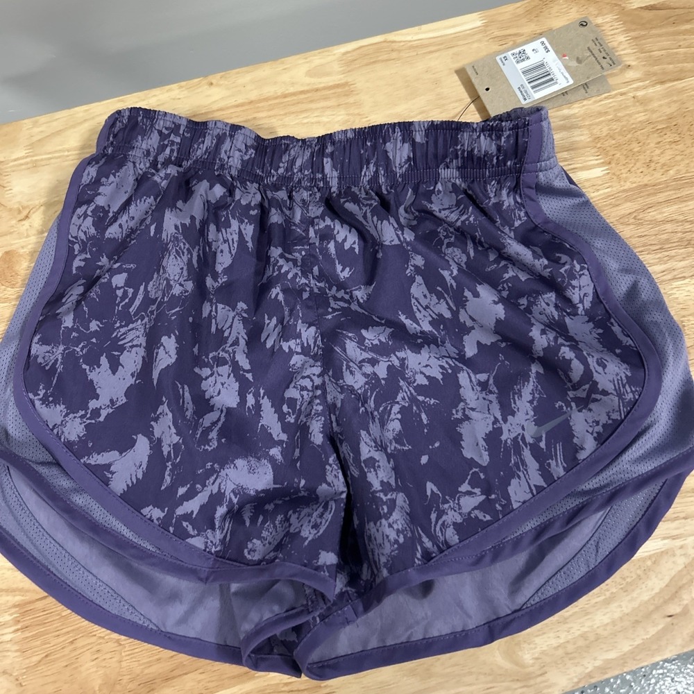 Nike Womens Dri Fit Running Lined Shorts FZ3482-509 Size XS Daybreak Purple